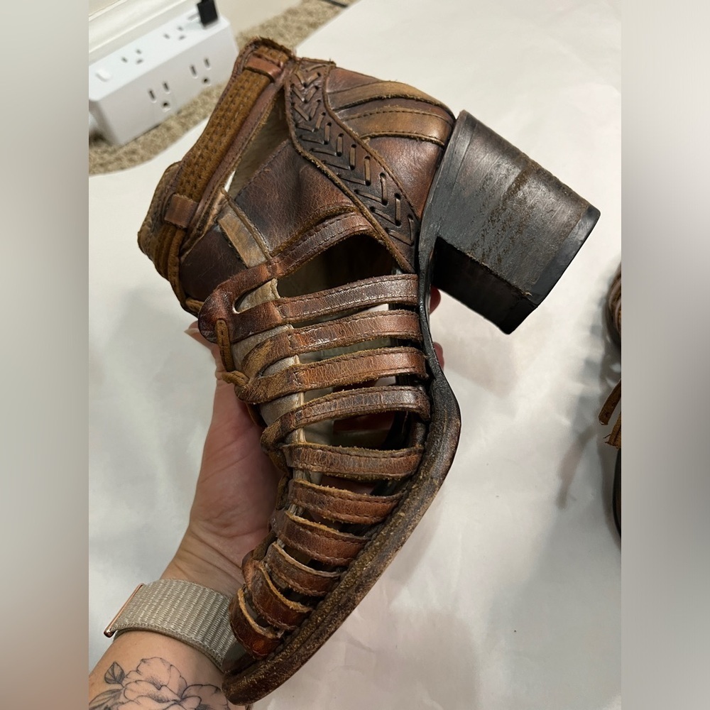 Freebird Wazee Bootie Sandal Brown Sz 7 Cowgirl western boho distressed - Picture 11 of 13